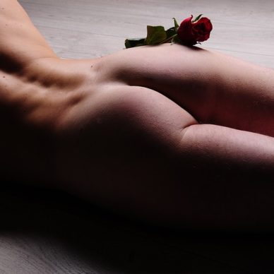 naked-3458775_960_720